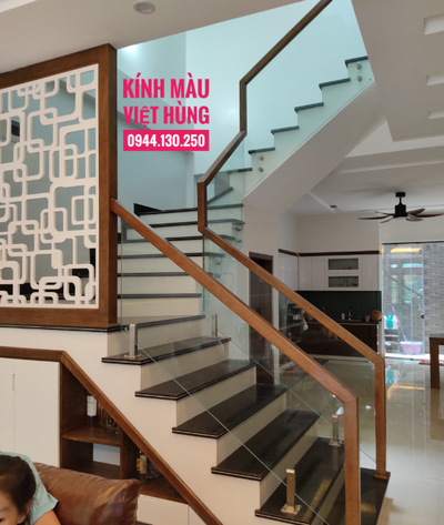 Cầu thang kính VH 11